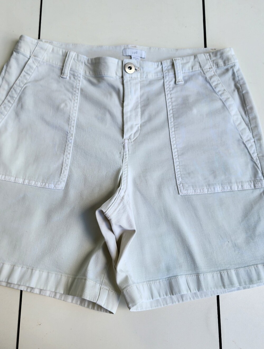 J. Jill Womens Beige Cream Utility Cargo Shorts Mid Rise Patch Pockets Sz 8